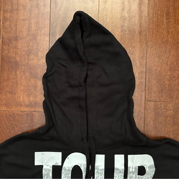 Umbrella Clothing Black and Red “Tour Life” Unisex Hoodie, Size Small - Picture 4 of 9